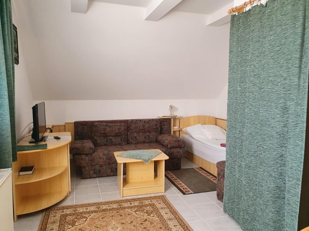 Gala Panzio Otel Simontornya Dış mekan fotoğraf