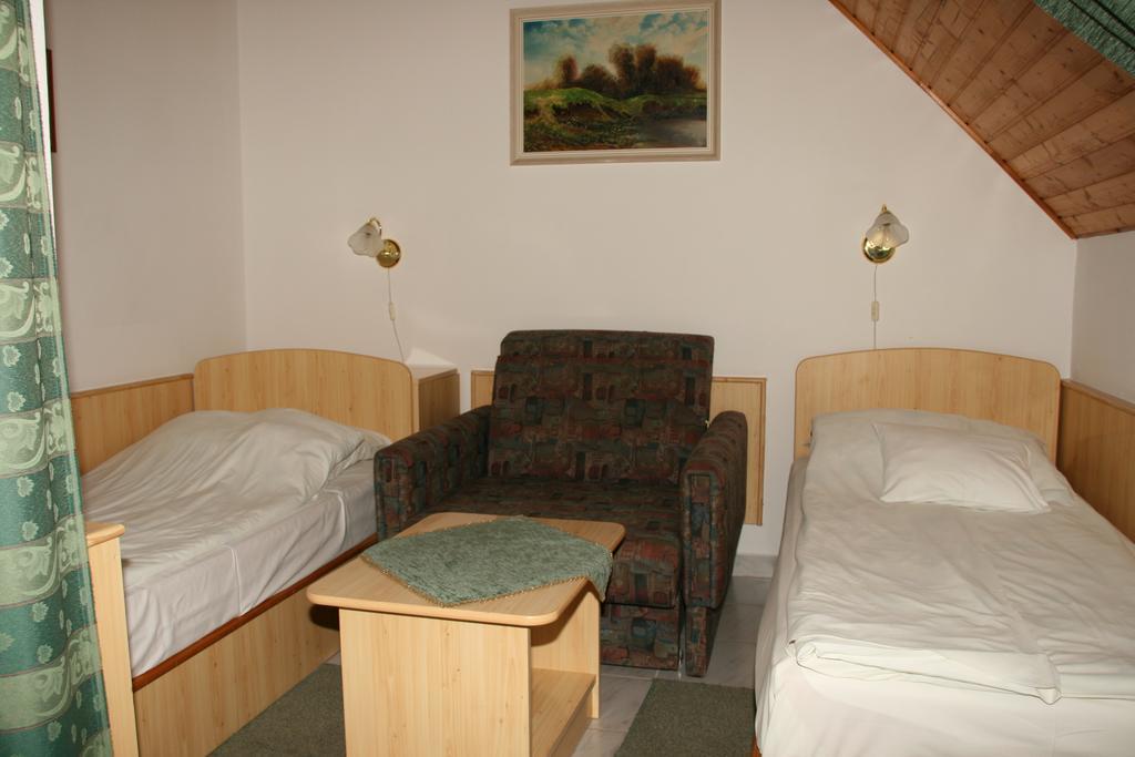 Gala Panzio Otel Simontornya Oda fotoğraf