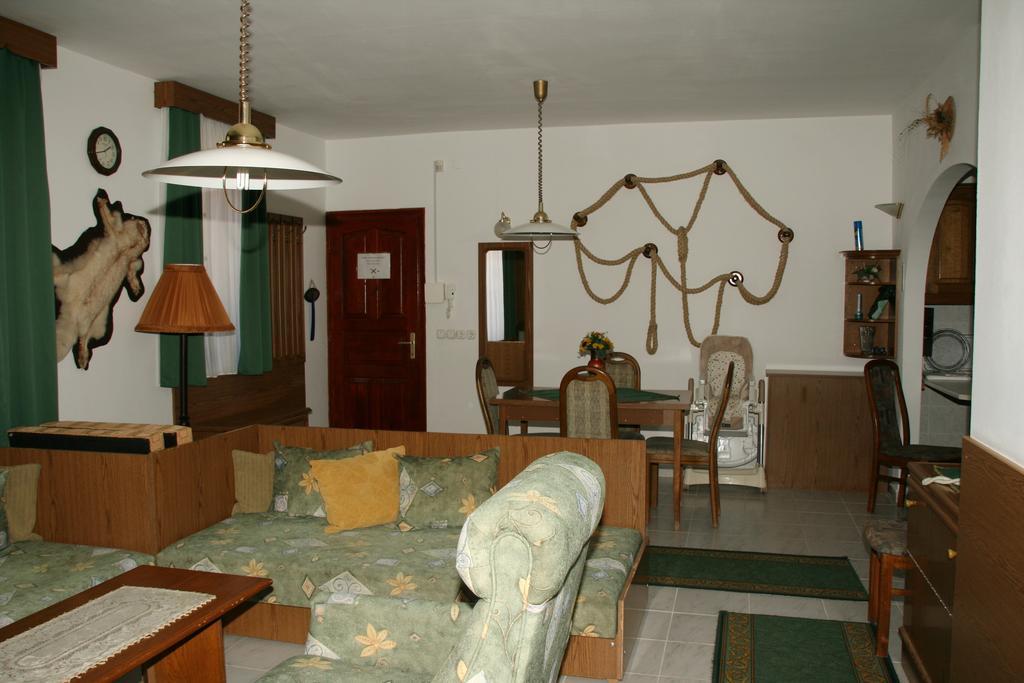 Gala Panzio Otel Simontornya Oda fotoğraf